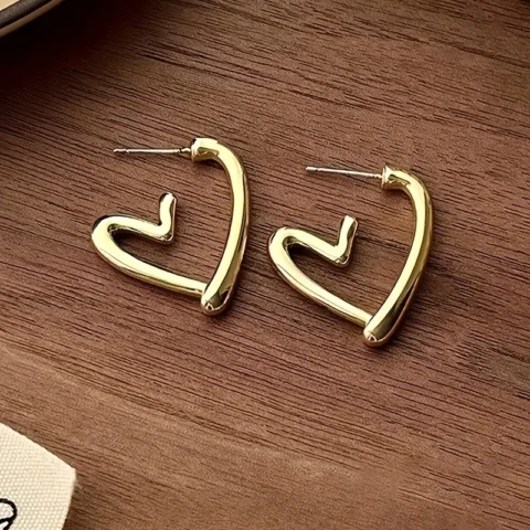 French Simple Irregular Hollow Heart-Shaped Hoop