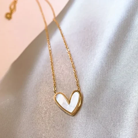 Vintage Elegant Heart-Shaped Mother-of-Pearl Pendant Necklace