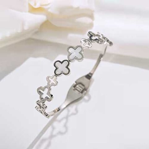 White 4 leaf Clover Bracelet